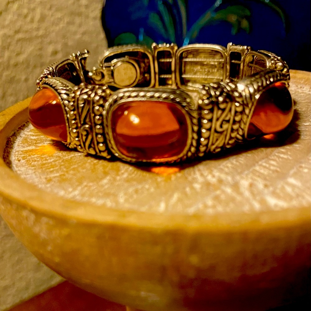 Bracelet with magnetic clasp. Acrylic Orange stones. Designer look.